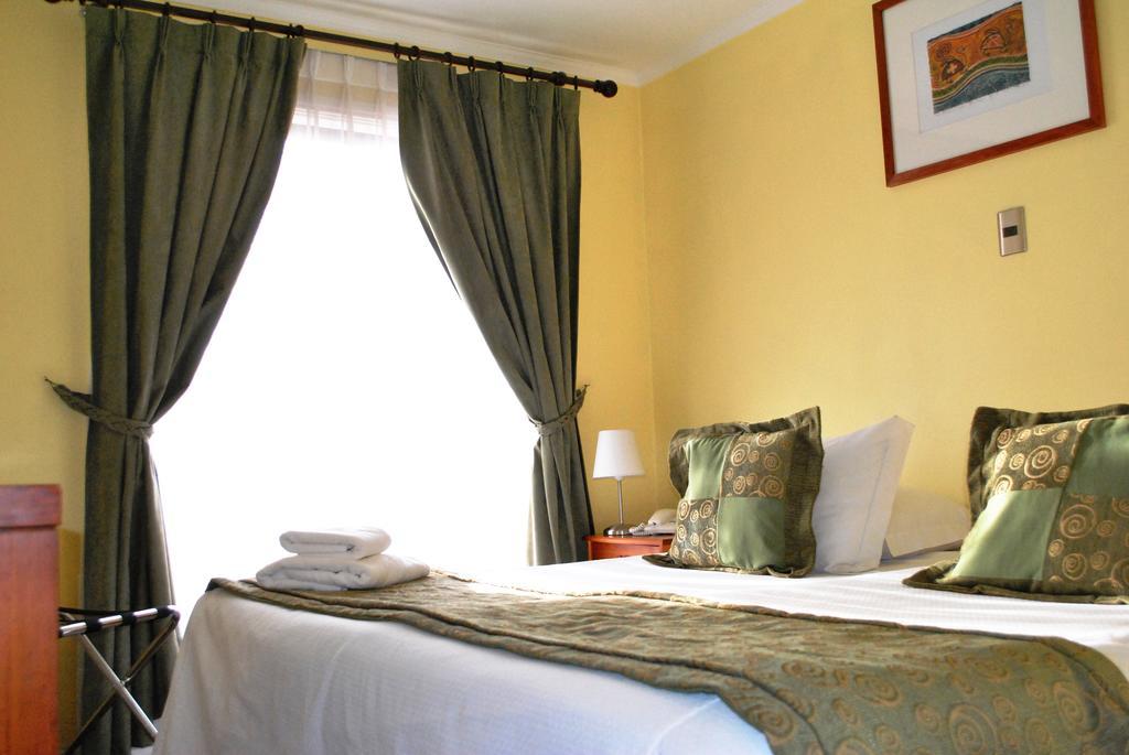 Hotel Carpa Manzano ปุนตาอาเรนาส ภายนอก รูปภาพ