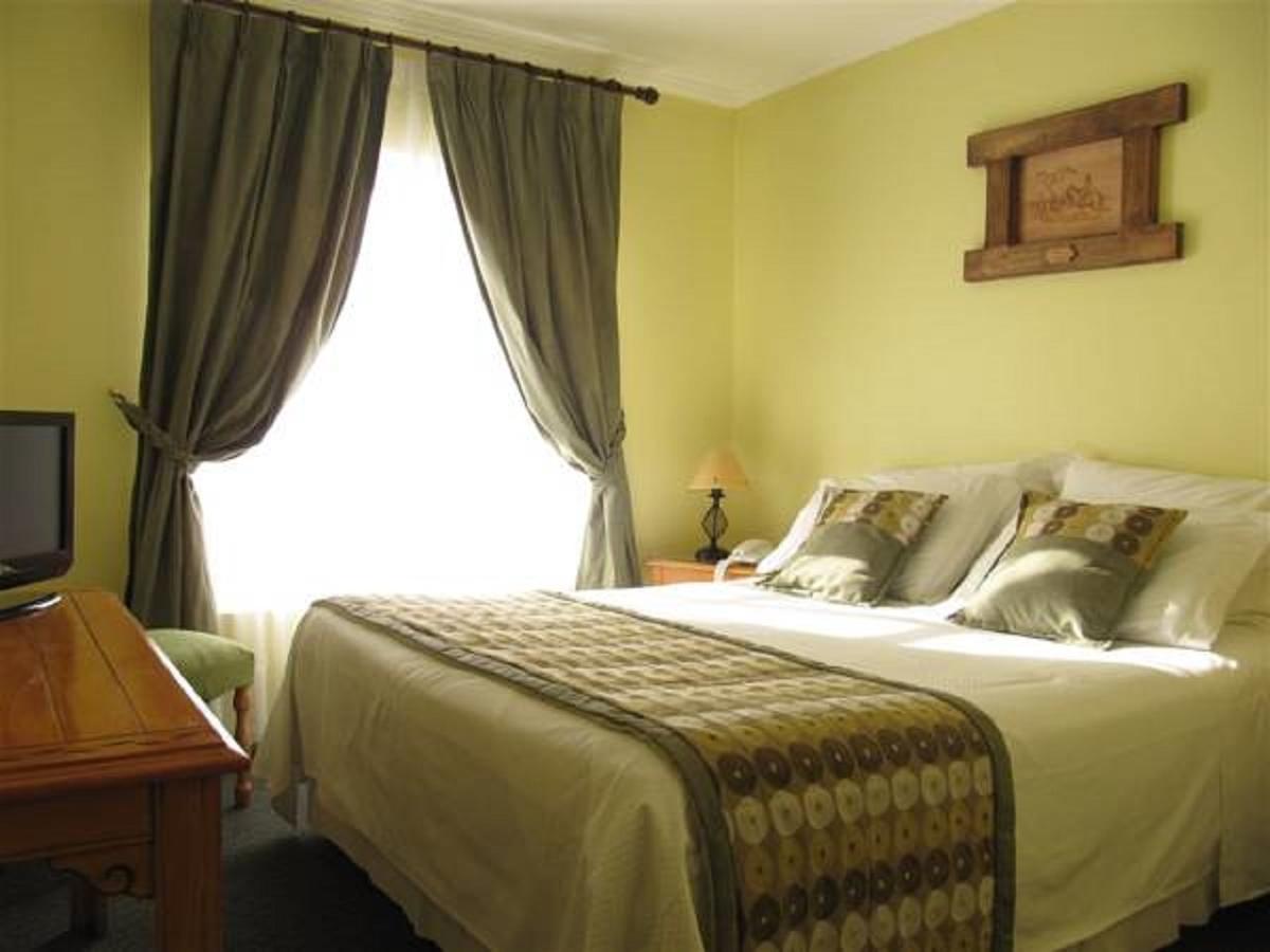 Hotel Carpa Manzano ปุนตาอาเรนาส ภายนอก รูปภาพ